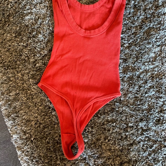Low back red thong bodysuit (VINTAGE) - Picture 2 of 3